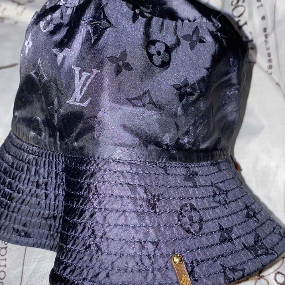 Louis Vuitton hat limited edition reversible worn once - Picture 2 of 4